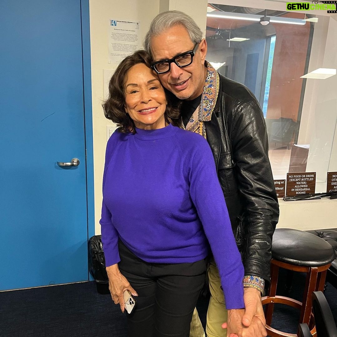 Jeff Goldblum Instagram - Our third album βPlays Well With Othersβ is out now! Check out the full album at the link in my profile, as well as the limited edition vinyl which is shipping now! Thank you to our wonderful guest singers @kellyclarkson @atinamattiel @iamfredapayne @_rodrigo_amarante, and the entire Mildred Snitzer Orchestra! @jazzstorie @alexanderfrankmusic @kenny_elliott_drums @jjbagg @scottgilmansax @saxpyornce πβ‘οΈππΌπΌπΉπΆπ·ππ΅πΊπππΎππΈπβ¨