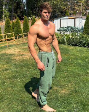 Jeff Seid Instagram - Casual physique update

Just enjoying life while being aesthetic 😄