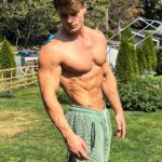 Jeff Seid Instagram – Casual physique update

Just enjoying life while being aesthetic 😄 Seattle, Washington