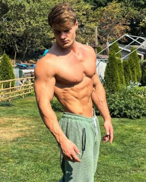 Jeff Seid Instagram - Casual physique update

Just enjoying life while being aesthetic 😄