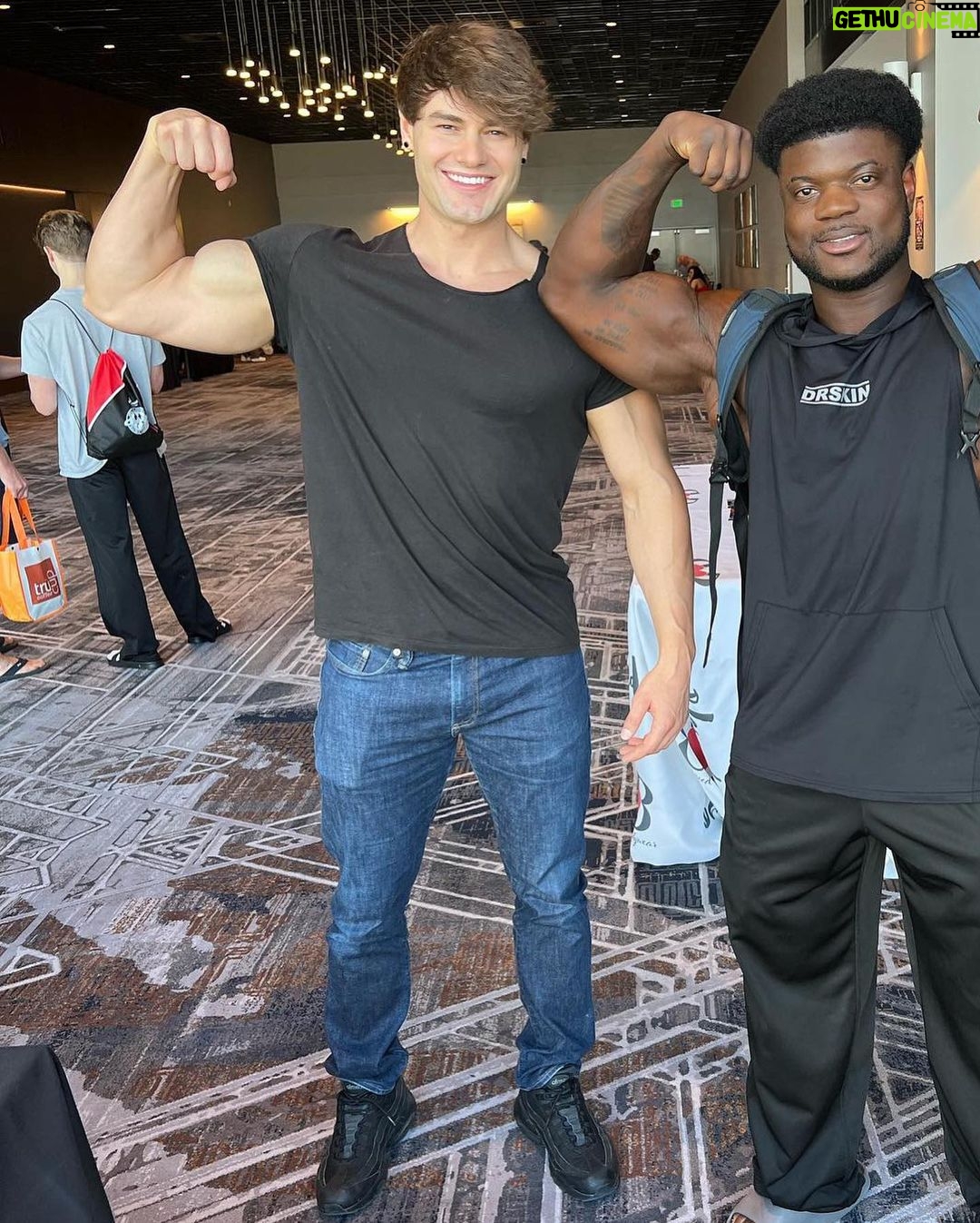 Jeff Seid Instagram - My life lately 😌 I went to Washington this past weekend to do a meet the pros event & support my dad in a bodybuilding competition. He won the show and I met a lot of wonderful people. Mission accomplished. Now it’s time to go back to Los Angeles 🫡 Seattle, Washington