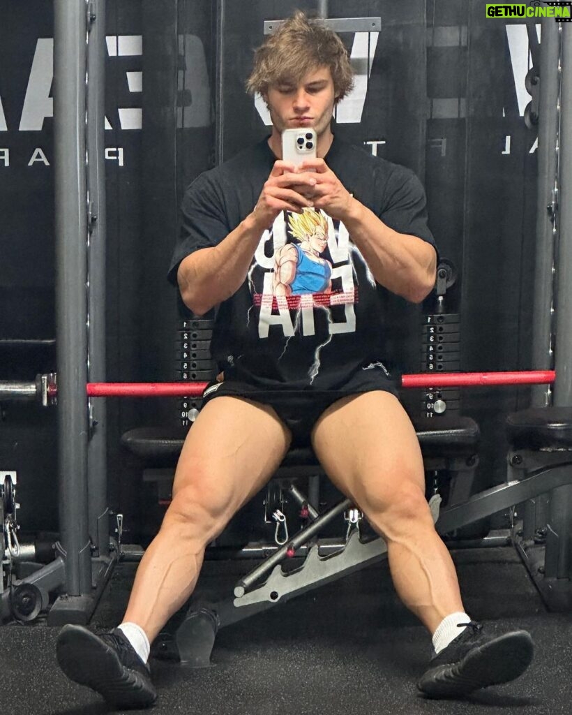Jeff Seid Instagram - Legs are growing 😏 Hard work pays off! @vqfit