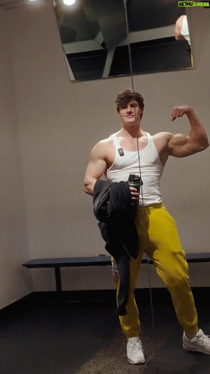 Jeff Seid Instagram - The Mecca of Bodybuilding Gold's Gym
