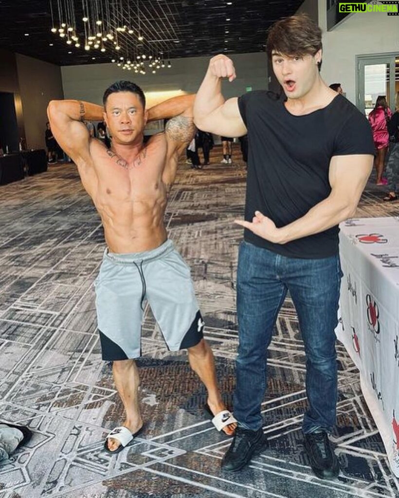 Jeff Seid Instagram - My life lately 😌 I went to Washington this past weekend to do a meet the pros event & support my dad in a bodybuilding competition. He won the show and I met a lot of wonderful people. Mission accomplished. Now it’s time to go back to Los Angeles 🫡 Seattle, Washington