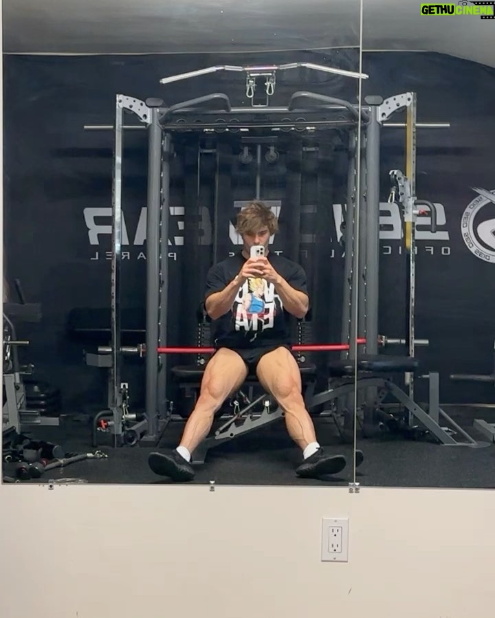 Jeff Seid Instagram - Legs are growing 😏 Hard work pays off! @vqfit