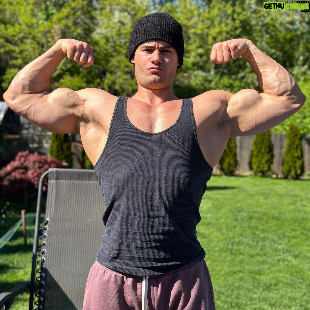 Jeff Seid Instagram - gotta eat big to get big 🗿