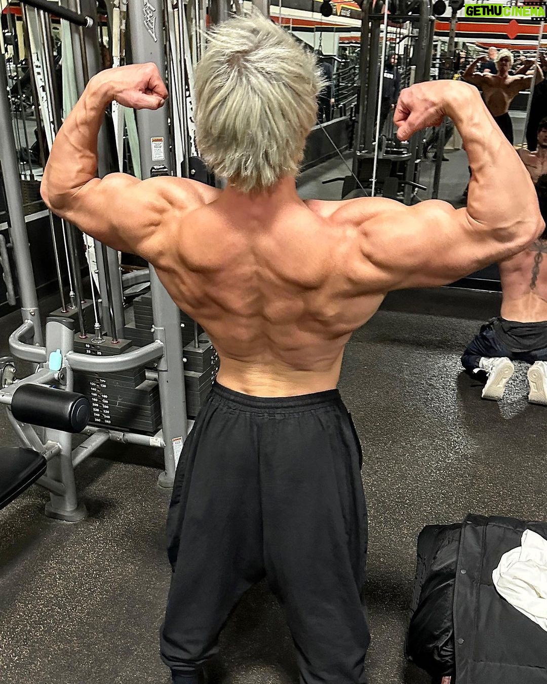 Jeff Seid Instagram - Competitions are won from the back 😉
