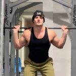 Jeff Seid Instagram - when you train legs but can’t walk after