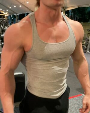 Jeff Seid Instagram - juicy shoulder sesh at the mecca