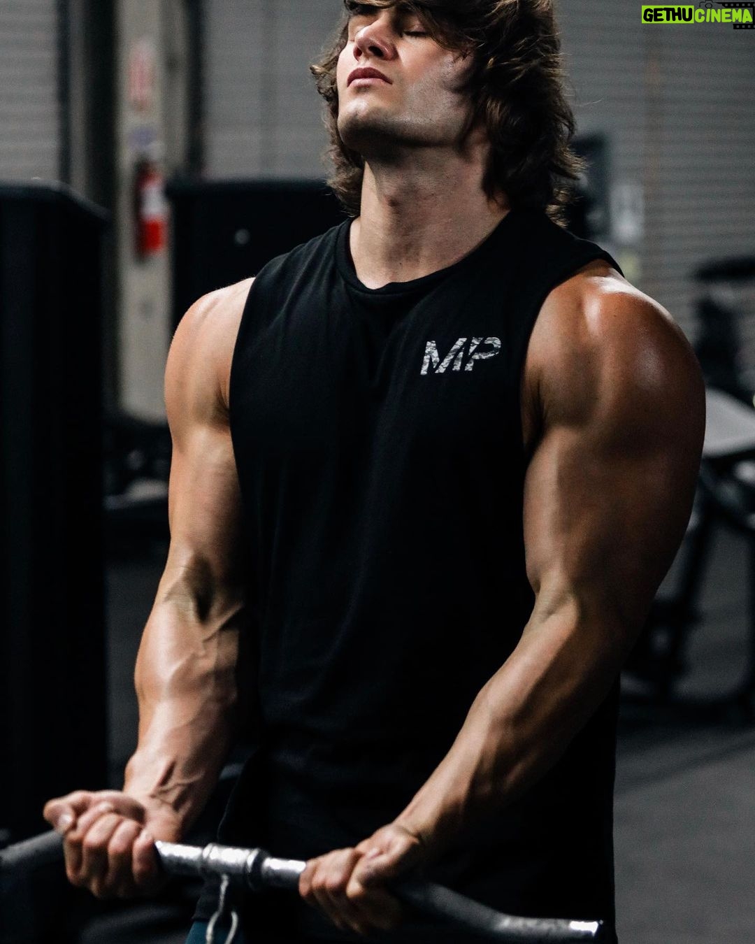 Jeff Seid Instagram - Sorry, I can’t hear you over this pump. @myproteinus