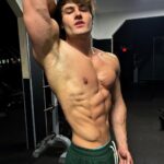 Jeff Seid Instagram – prime loading Golds Gym Venice “The Mecca”