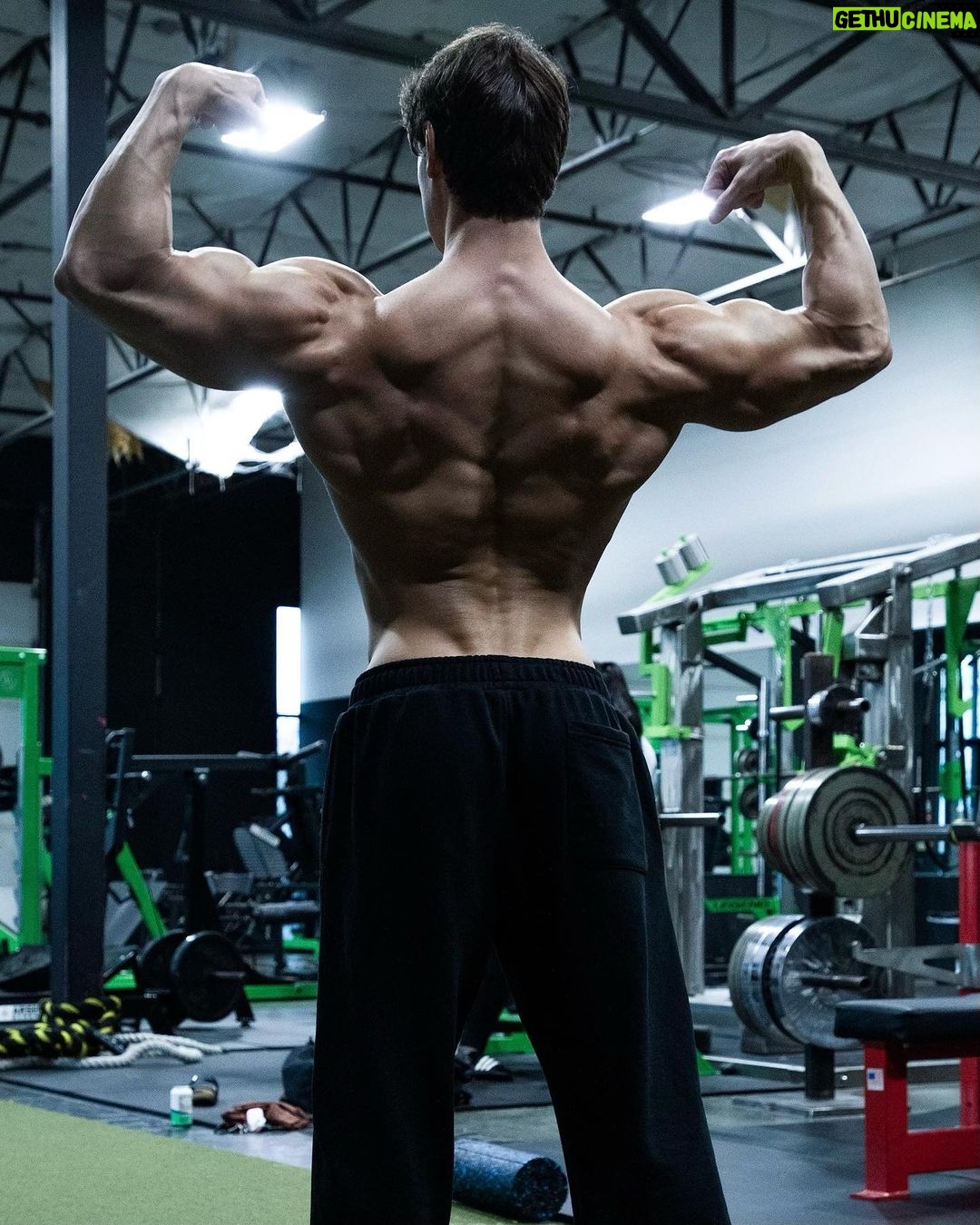 Jeff Seid Instagram - My resolution is simple, be better 😏