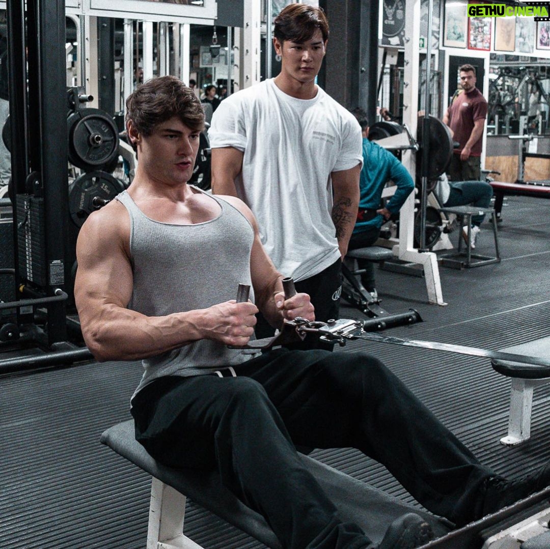 Jeff Seid Instagram - My recent adventure π Went to England this past weekend for a brief but epic trip. The energy was unmatched and it was a good time all around. Big thanks to everyone who came out to the @vqfit pop up store & after hours lift. Now itβs time to return to America for a massive thanksgiving feast! London, United Kingdom