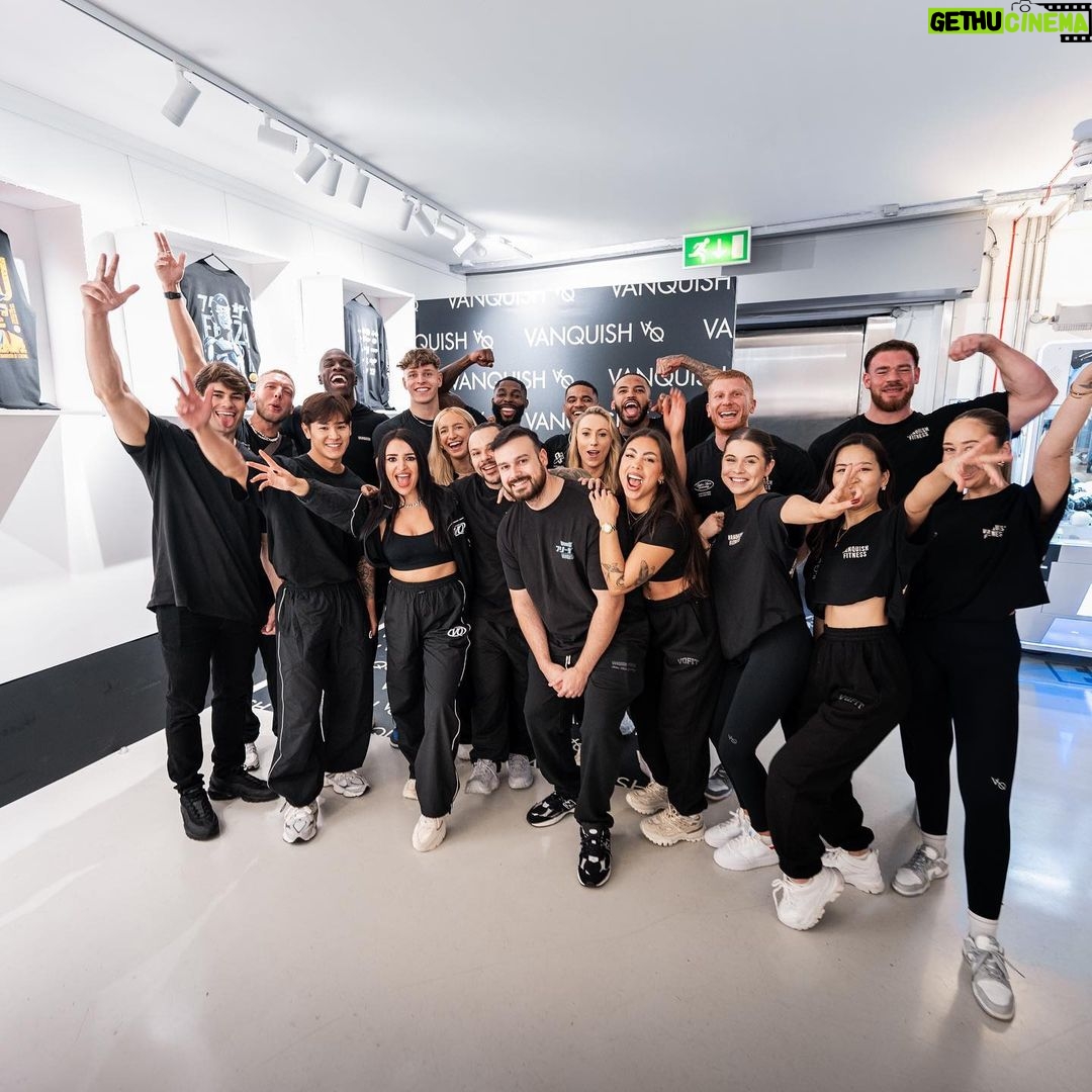 Jeff Seid Instagram - My recent adventure π Went to England this past weekend for a brief but epic trip. The energy was unmatched and it was a good time all around. Big thanks to everyone who came out to the @vqfit pop up store & after hours lift. Now itβs time to return to America for a massive thanksgiving feast! London, United Kingdom
