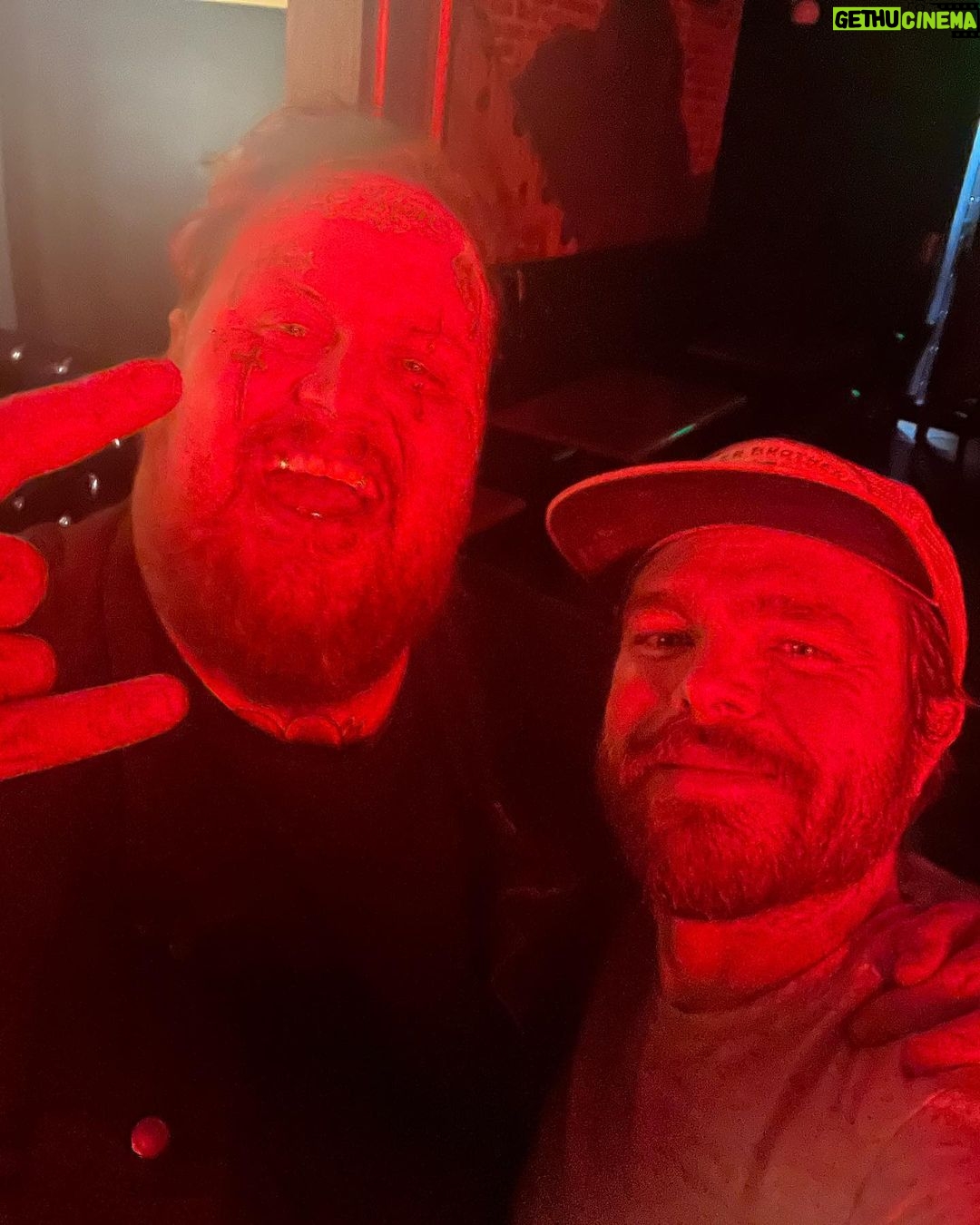 Jelly Roll Instagram - Every once in a while you meet someone and immediately feel like old friends! Such was the case with my brother from another mother @jellyroll615 If anyone out there reading this happens to be in a city he is playing, do yourself a favor and buy tix NOW! And if your lucky enough to be able to crack a beer (or a few) with this fine gentleman you’ll be in for a real treat! Hope y’all enjoyed the @nadcburger s Until next time brother! 🍻 The Comedy Mothership