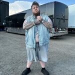 Jelly Roll Instagram – I been writing songs about being white trash for over 20 years-  living proof to never give up and be your true self at every moment . Broke the attendance record tonight in Fargo for the Red Valley fair . Thank y’all –