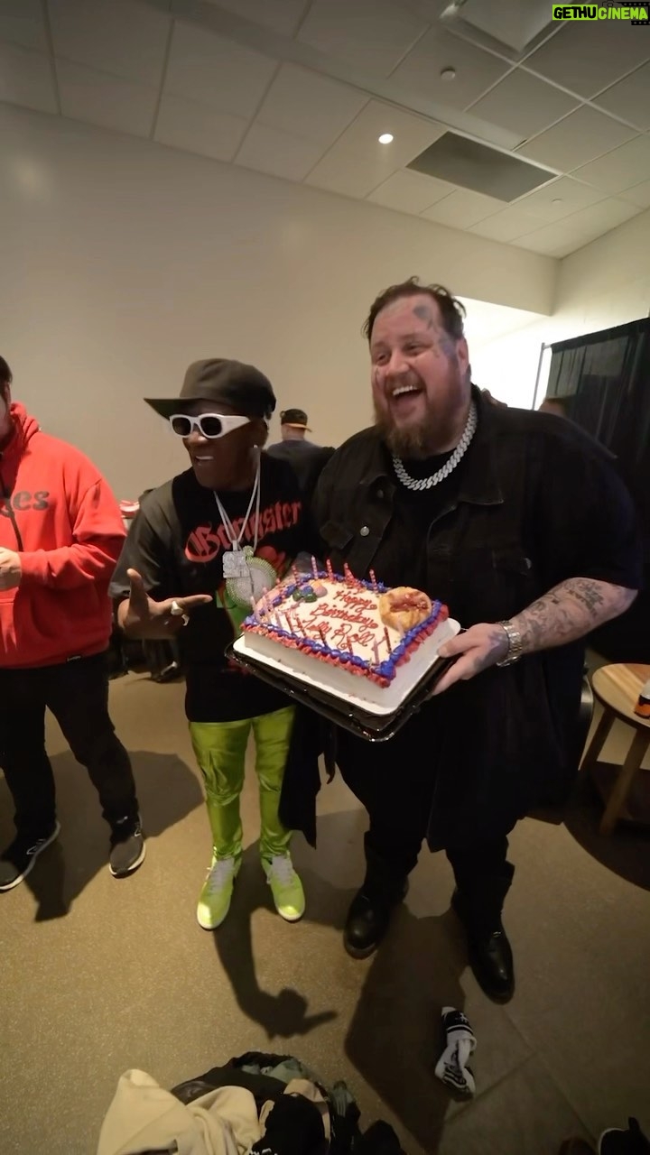 Jelly Roll Instagram - Flavor Flav brought me a cake to Jingle Ball in Detroit- thank you brother- incredible day