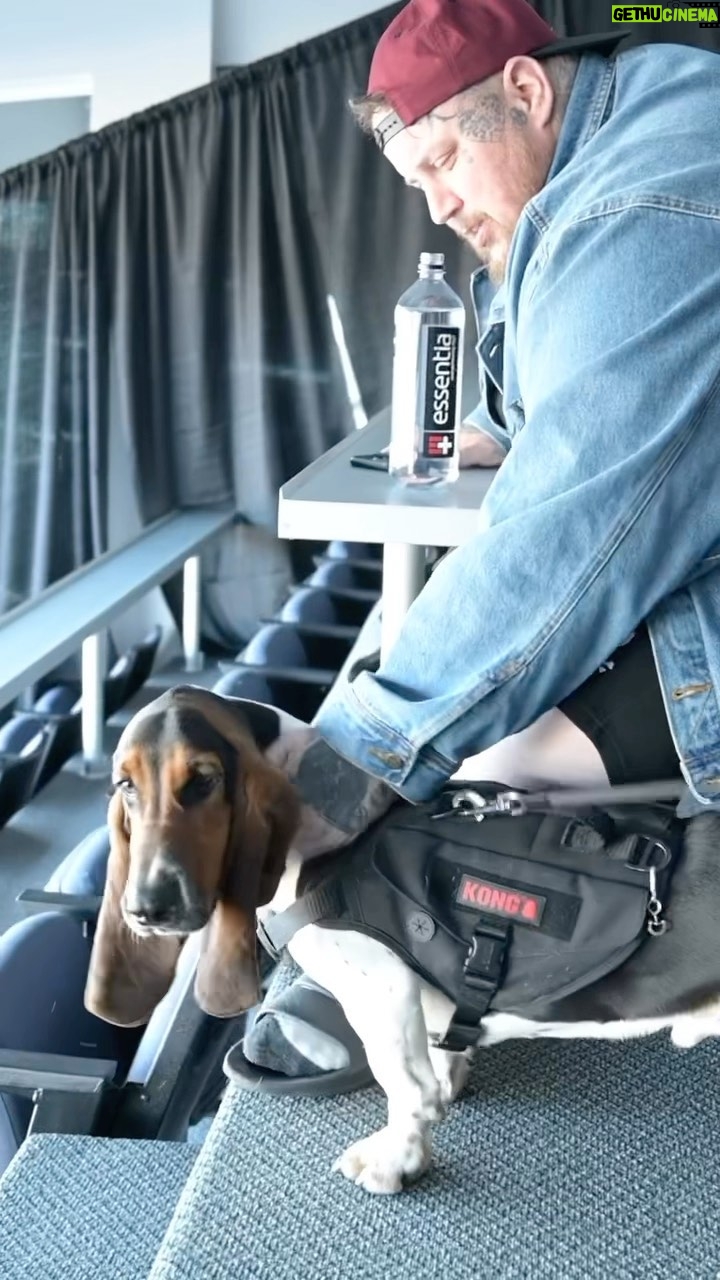 Jelly Roll Instagram - Bussie the Bus Dawg loved Bristol Tennessee- he was sad he didn’t get to meet Smokey- I told him next time for sure …… thank you Country Thunder