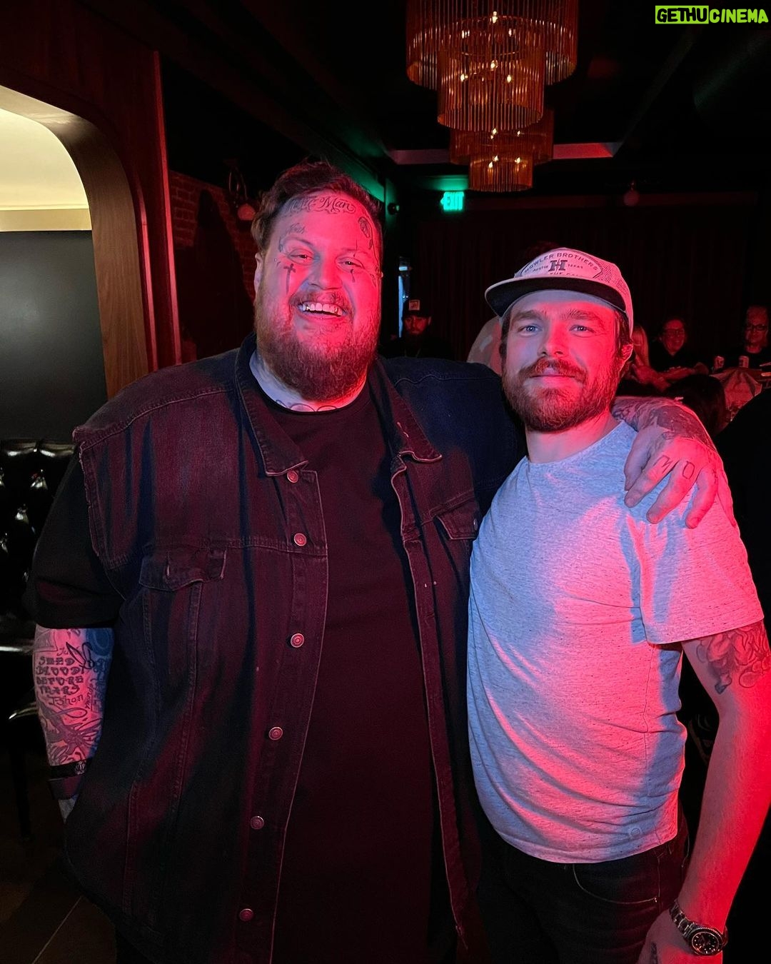 Jelly Roll Instagram - Every once in a while you meet someone and immediately feel like old friends! Such was the case with my brother from another mother @jellyroll615 If anyone out there reading this happens to be in a city he is playing, do yourself a favor and buy tix NOW! And if your lucky enough to be able to crack a beer (or a few) with this fine gentleman you’ll be in for a real treat! Hope y’all enjoyed the @nadcburger s Until next time brother! 🍻 The Comedy Mothership