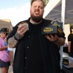 Jelly Roll Instagram - Introducing a Tennessee kid to a Texas Trill Burger @jellyroll615 #trillburgers #jellyroll 📸 @sarracmedia Cynthia Woods Mitchell Pavillion