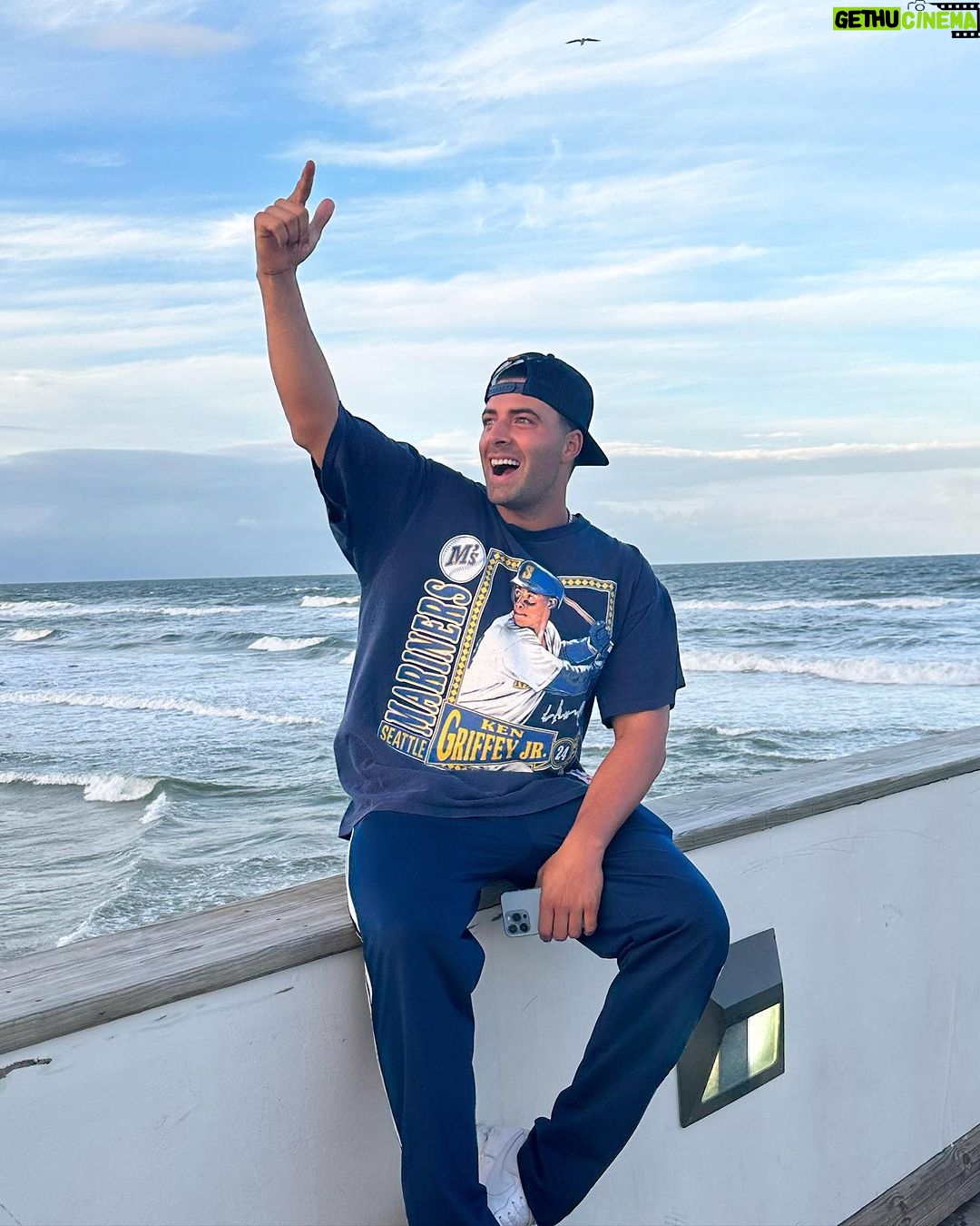 Jencarlos Canela Instagram - Loving my life
