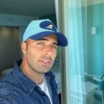 Jencarlos Canela Instagram - Recent routine Get up early, sunrise(close enough), matcha, tennis, another matcha, studio, rodéate de gente buena & laugh till it hurts, sunset and repeat. Cual es tu rutina ?