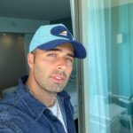 Jencarlos Canela Instagram - Recent routine Get up early, sunrise(close enough), matcha, tennis, another matcha, studio, rodéate de gente buena & laugh till it hurts, sunset and repeat. Cual es tu rutina ?