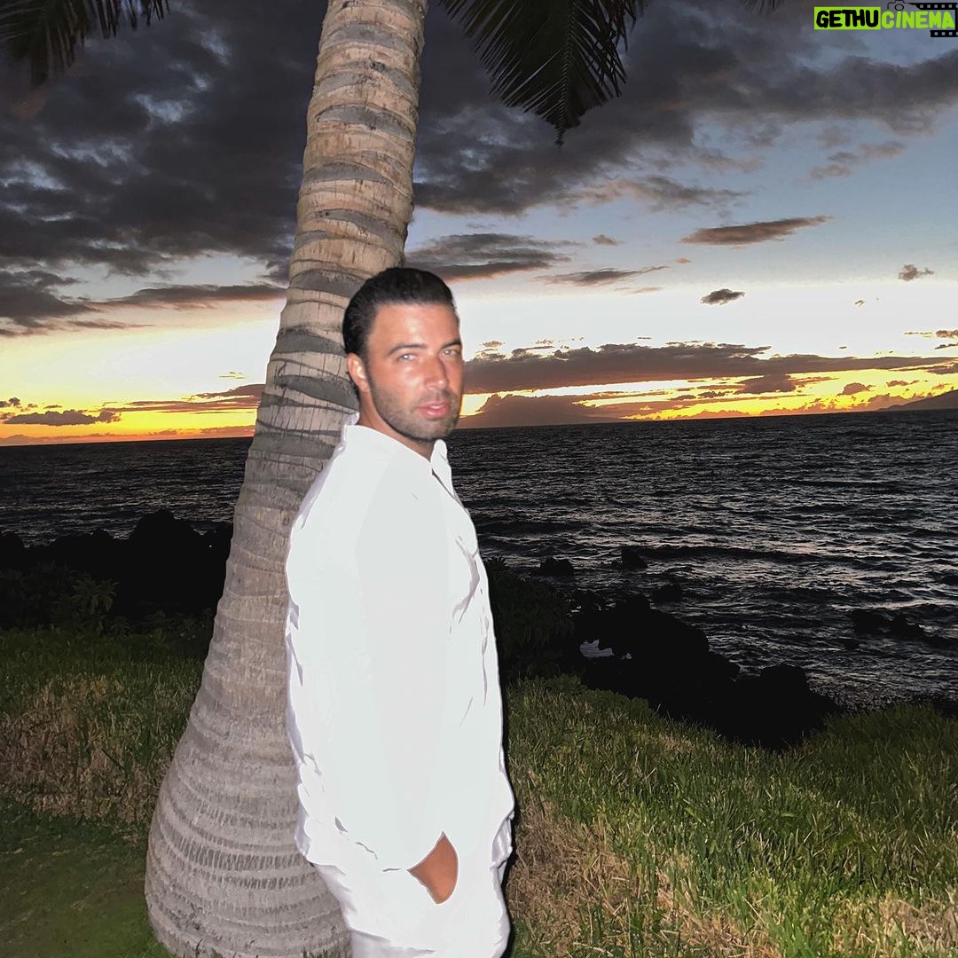 Jencarlos Canela Instagram - A L O H A I was here in Maui on vacation for the first time a day before the fire happened. I wasn’t going to post anything about my trip here out of respect to the families affected by this tragedy and the lives lost when a local from Lahaina gave me an interesting perspective that changed my mind and a few more locals throughout our trip concurred. Tourism is an important source of revenue for the island. They need us to find a balance between showing support and empathy for the families of Lahaina and at the same time as tourists like myself show how beautiful this island is and the amazing experiences Maui has to offer. If you have a trip planned or are thinking about visiting, don’t think twice! Just please be mindful of the situation and respectful. This trip has been one of the most amazing experiences I’ve ever had. That’s why I’m sharing my experience with all of you and at the same time when the fire happened i went with my @globalempowermentmission family to Lahaina. We took basic needs to shelters and also have activated a credit card and housing program for the families that lost their homes. If you want to donate and help the people of Lahaina the link is in my bio. Si quieres ayudar a las familias afectadas por el incendio en Lahaina el link está en mi bio. Aloha mahalo🤙🏼🙏🏼