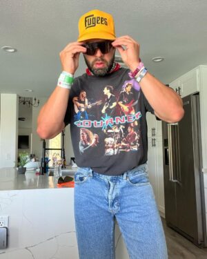 Jencarlos Canela Instagram - Day 3 @coachella 🕶👌🏼

Special thanks to all the locals that put up with us these days and have made us feel at home. 

Shout out to la familia at Louise’s pantry. Honestly best breakfast in town over here!!