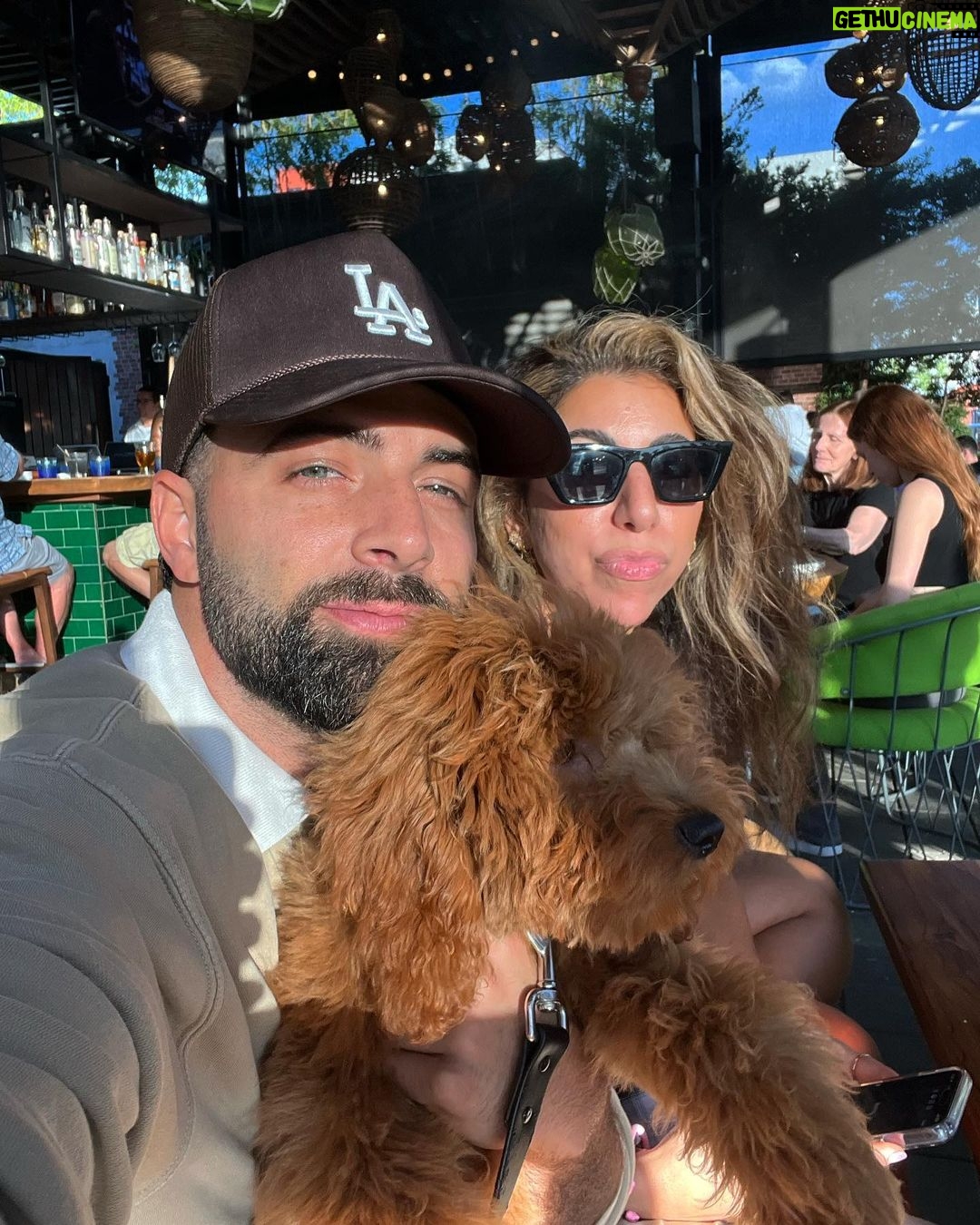 Jencarlos Canela - 66.3K Likes - Japi holidays/Felices fiestas
La nueva cuenta de Japi es @japi.life
Love you tia Clara!