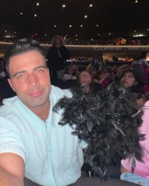 Jencarlos Canela Instagram - NYC w my best friend 🤍 and 5th slide when I realized I took Harry to the next level. Gn!