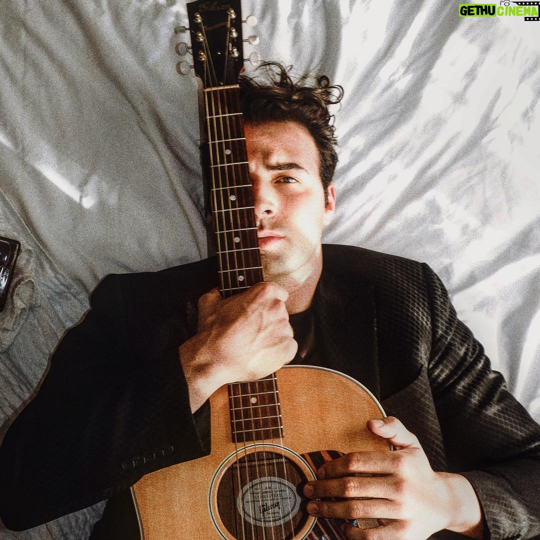 Jencarlos Canela - 47.7K Likes - 💔 🥃