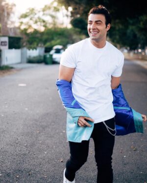 Jencarlos Canela Instagram - Buenos días, feliz viernes mi gente. Están o no están #Felices?