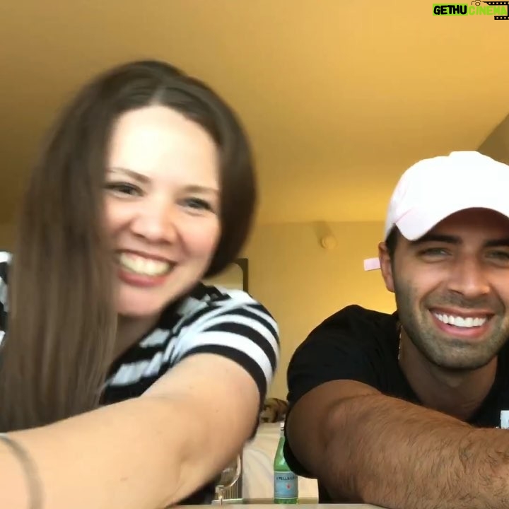 Jencarlos Canela - 89.2K Likes - El duo Café con Leche @joynadamas
Quien es café y quien es leche? 🤔
Im posting this bc I think we should never lose our sense of humor. I respect and love my anthem. En un rato subo como nos quedo en el juego ayer de los @marlins #justgettingstarted in #jeter we #trust Good Vibes on this #monday to erbody!! Feliz Lunes Familia #chipmunk 1 & Chipmunk 2 🤪 #hahaha