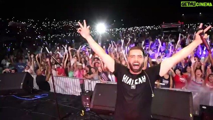 Jencarlos Canela Instagram - Anoche por primera vez tuve concierto en mi ciudad. Inolvidable!! #Hialeah Brought our show for the first time to my home town and it was unforgettable 🙏🏼