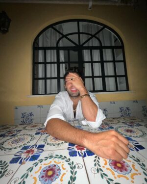 Jencarlos Canela Instagram - La dolce vita 🇮🇹
 #positano allá prossima 

🍕 🍷 🍝 

Ya no podía más en esa última foto 🤣