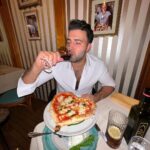 Jencarlos Canela Instagram - La dolce vita 🇮🇹 #positano allá prossima 🍕 🍷 🍝 Ya no podía más en esa última foto 🤣 Positano, Amalfi Coast, Italy