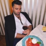 Jencarlos Canela Instagram - La dolce vita 🇮🇹 #positano allá prossima 🍕 🍷 🍝 Ya no podía más en esa última foto 🤣 Positano, Amalfi Coast, Italy