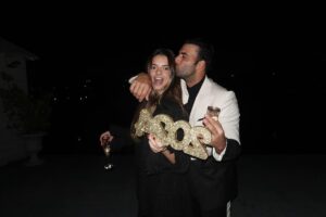 Jencarlos Canela Instagram - Feliz año nuevo familia! 2️⃣👌🏼2️⃣4️⃣ 
Les deseo a todos la paz que siento y la energía tan linda que me rodea. Agradecido 🙏🏼
