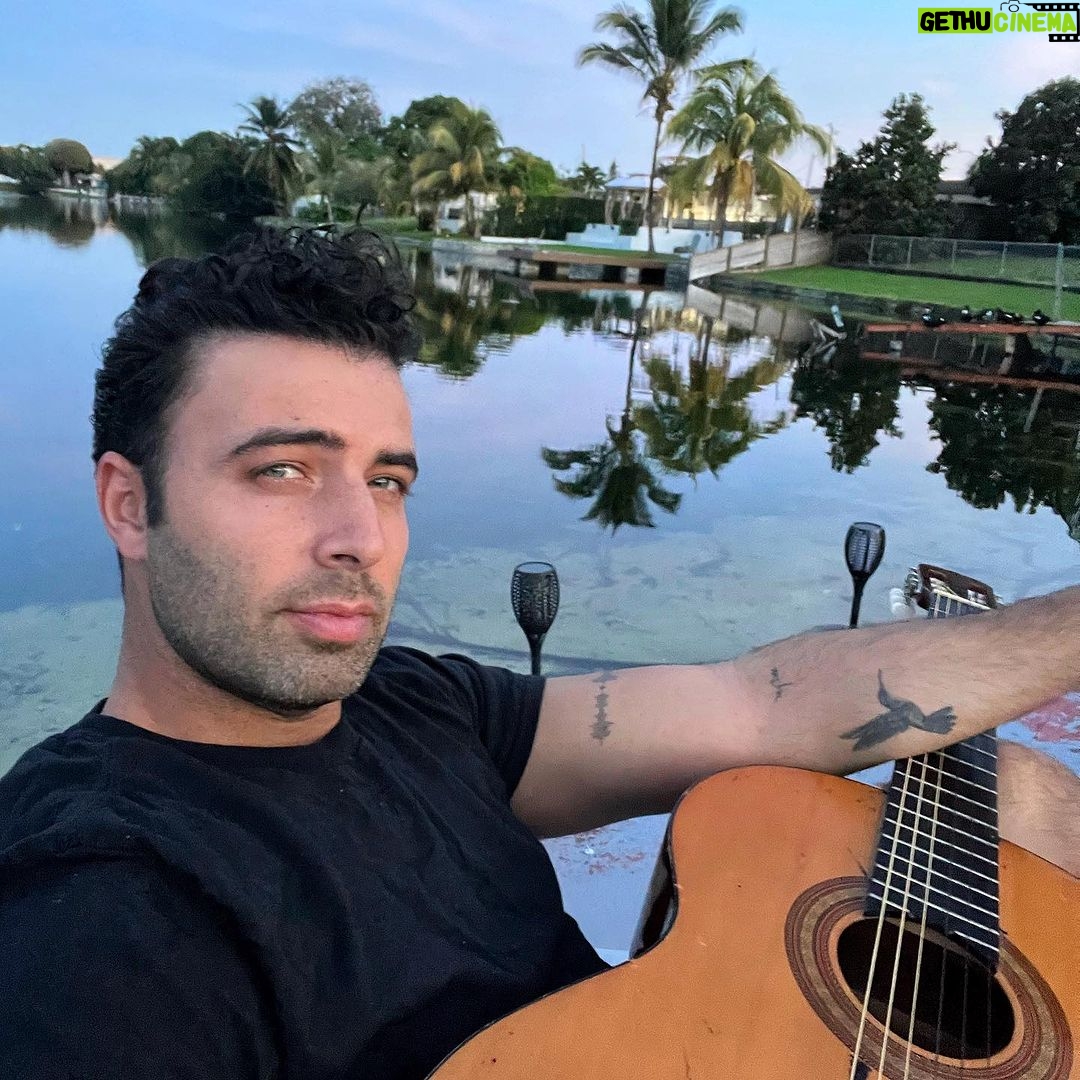 Jencarlos Canela Instagram - Similar but different CyaNextYear!