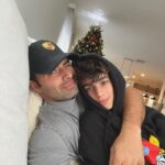 Jencarlos Canela Instagram - There are many more things I want but I have everything I need. Feliz navidad familia🎄🫶🏻