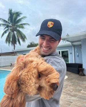 Jencarlos Canela Instagram - There are many more things I want but I have everything I need. Feliz navidad familia🎄🫶🏻