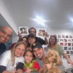 Jencarlos Canela Instagram - There are many more things I want but I have everything I need. Feliz navidad familia🎄🫶🏻