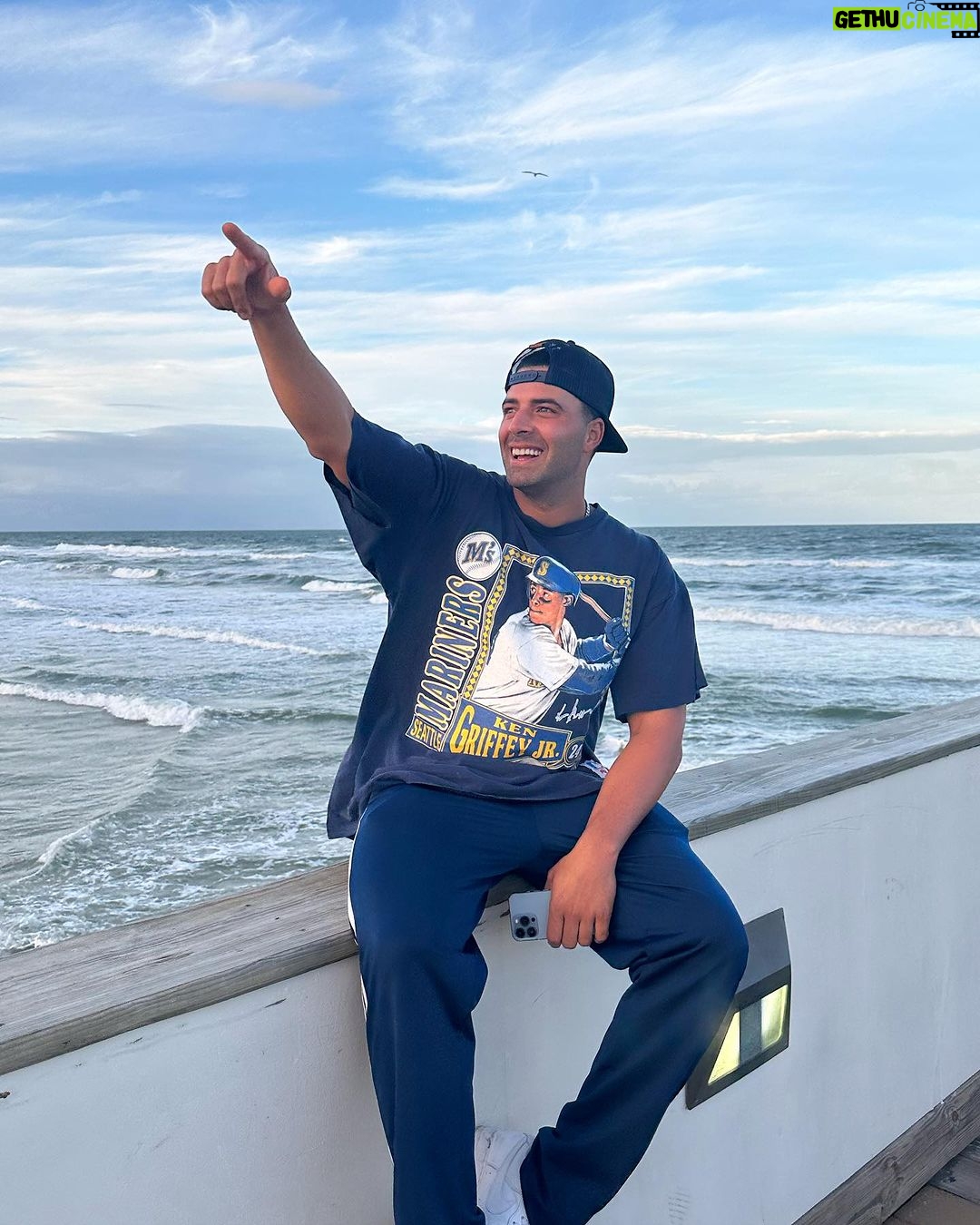 Jencarlos Canela Instagram - Loving my life