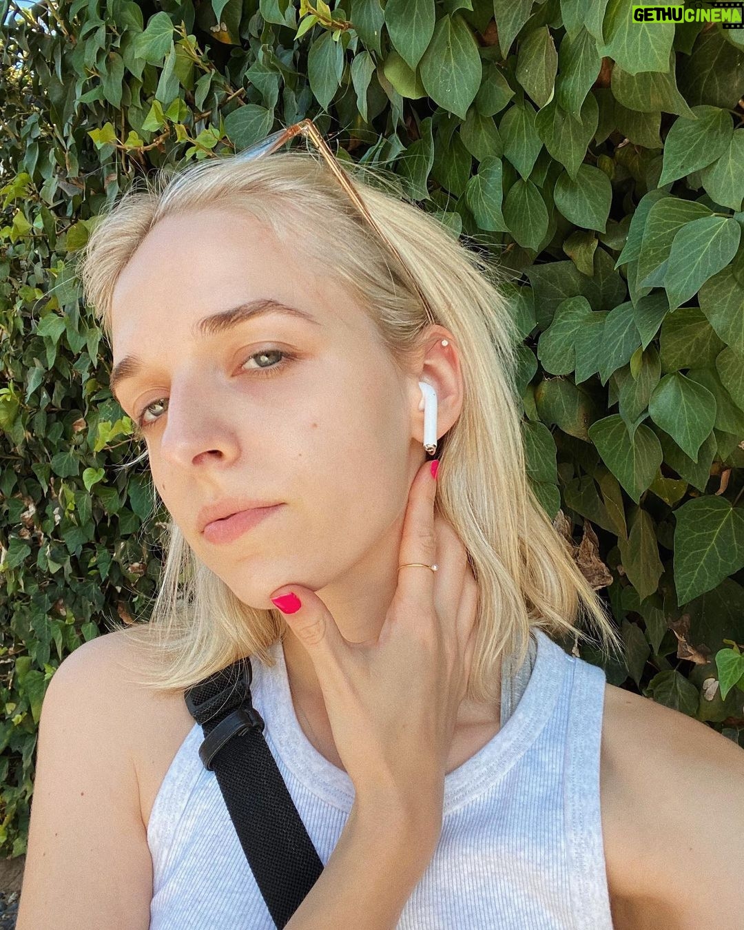 Jenn McAllister - 52.4K Likes - hey! say it back