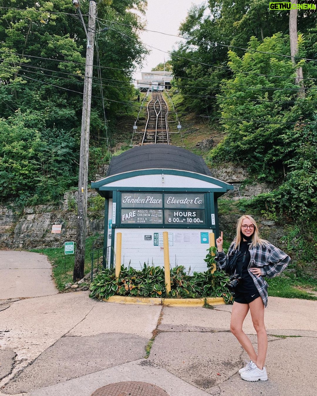 Jenn McAllister - 41.2K Likes - driving cross country / day 4