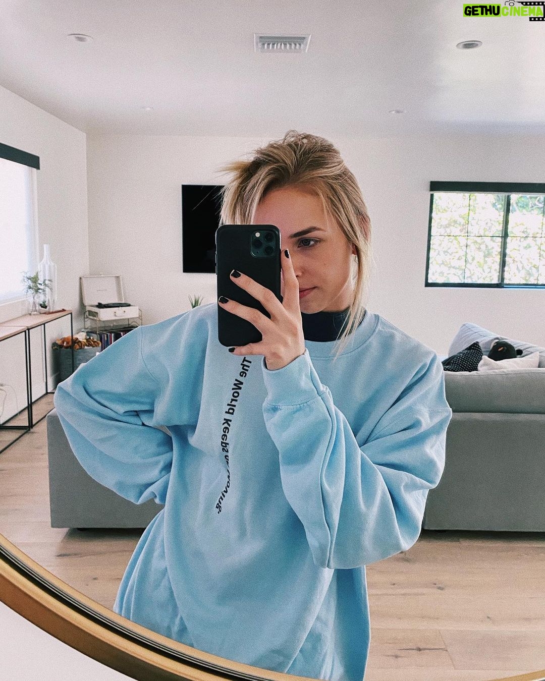 Jenn McAllister Instagram - shdjdjskskslslhhjk Los Angeles, California