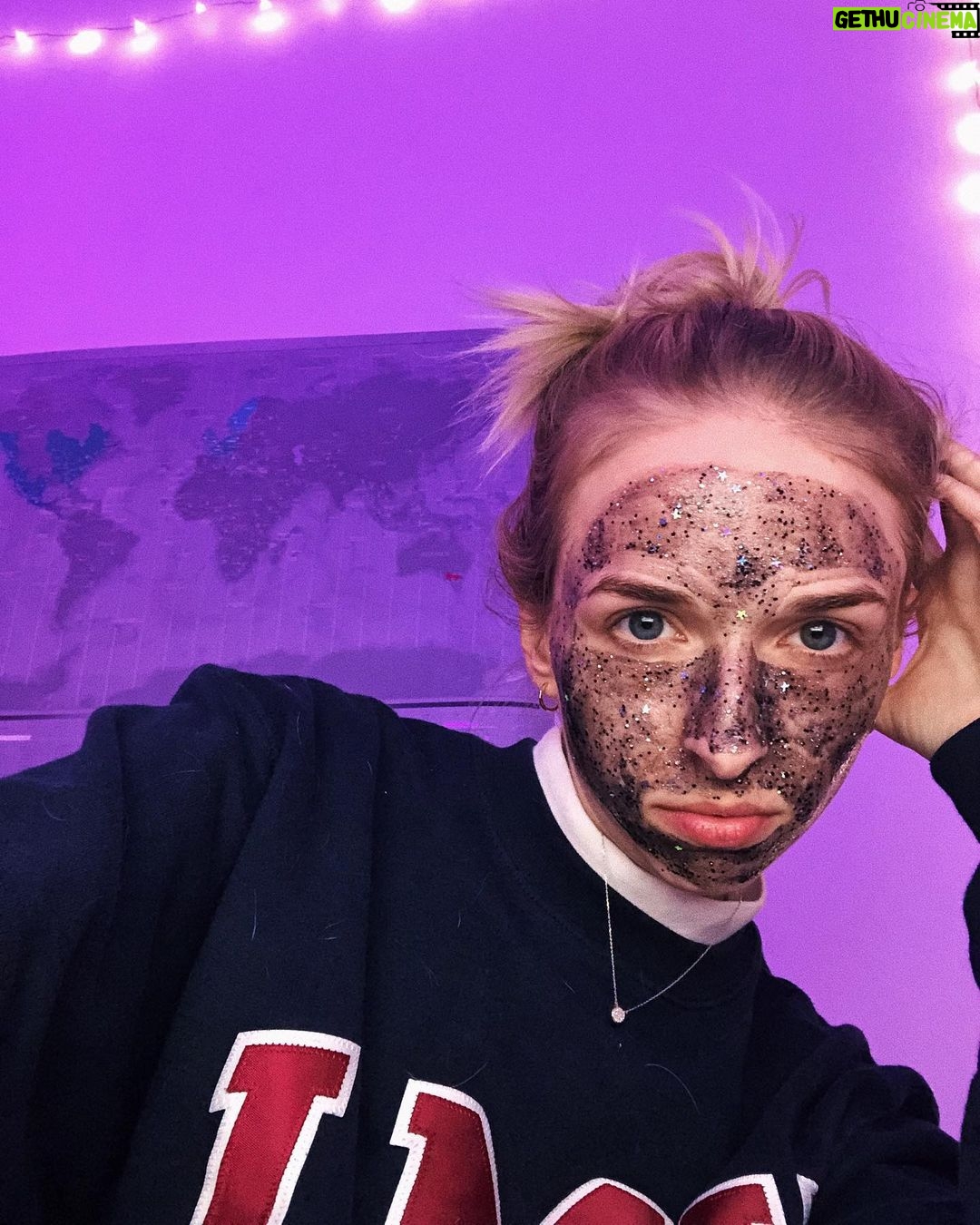 Jenn McAllister - 45.4K Likes - i’m a star