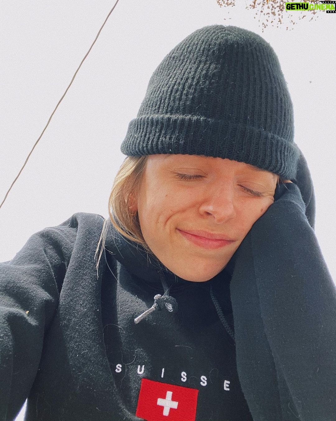 Jenn McAllister - 53.2K Likes - in my room - frank ocean