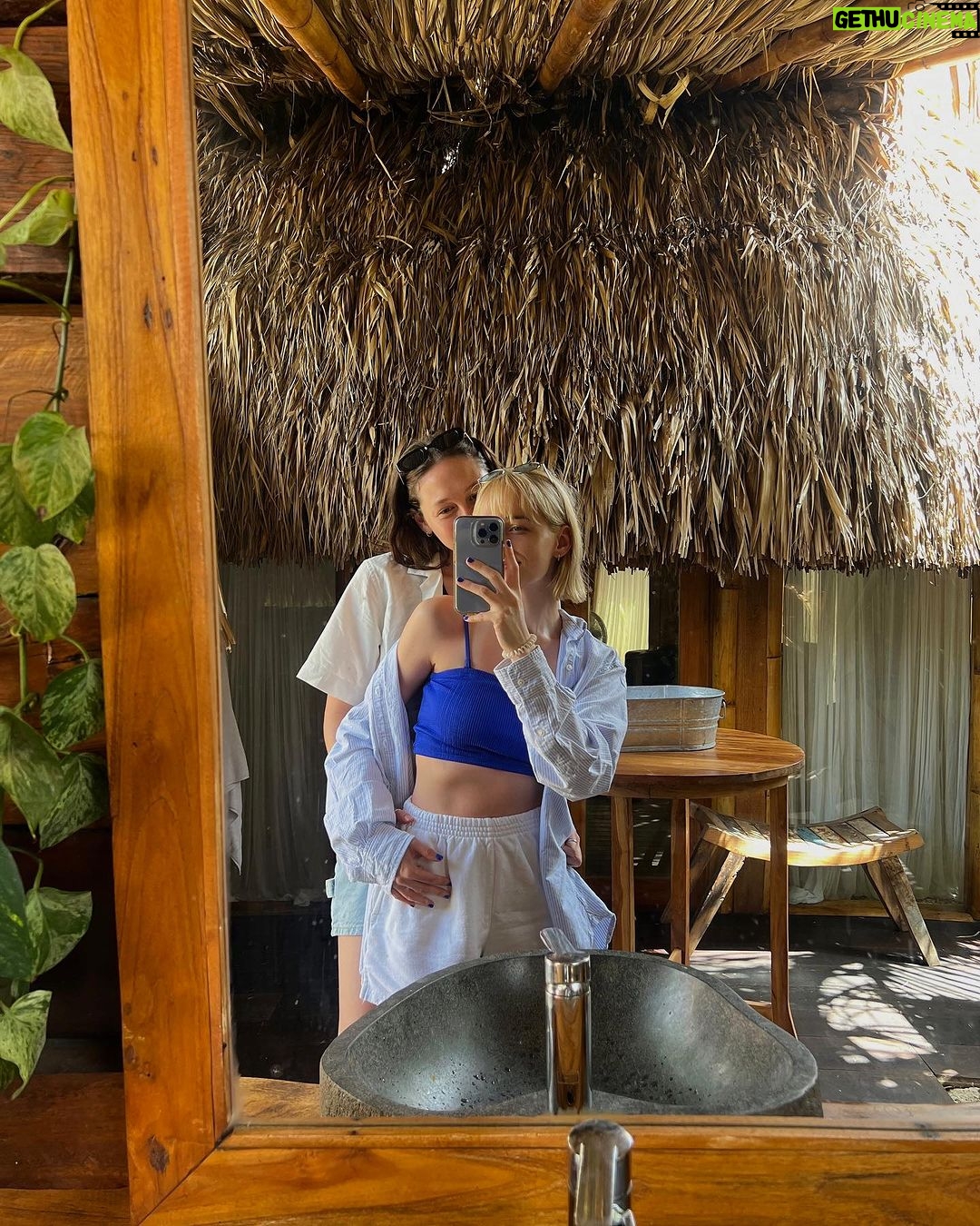 Jenn McAllister Instagram - ARUBA ! 🦀🌴 Aruba